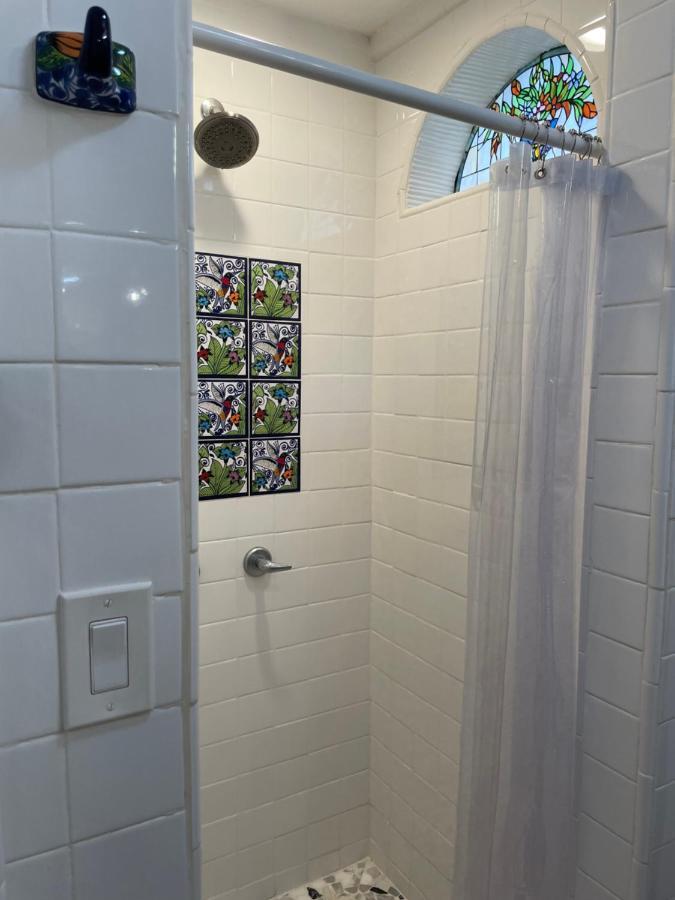 Hospedagem domiciliar Private W/ Private Full Bathroom & Wifi & Ac & Shared Kitchen In Angeles *