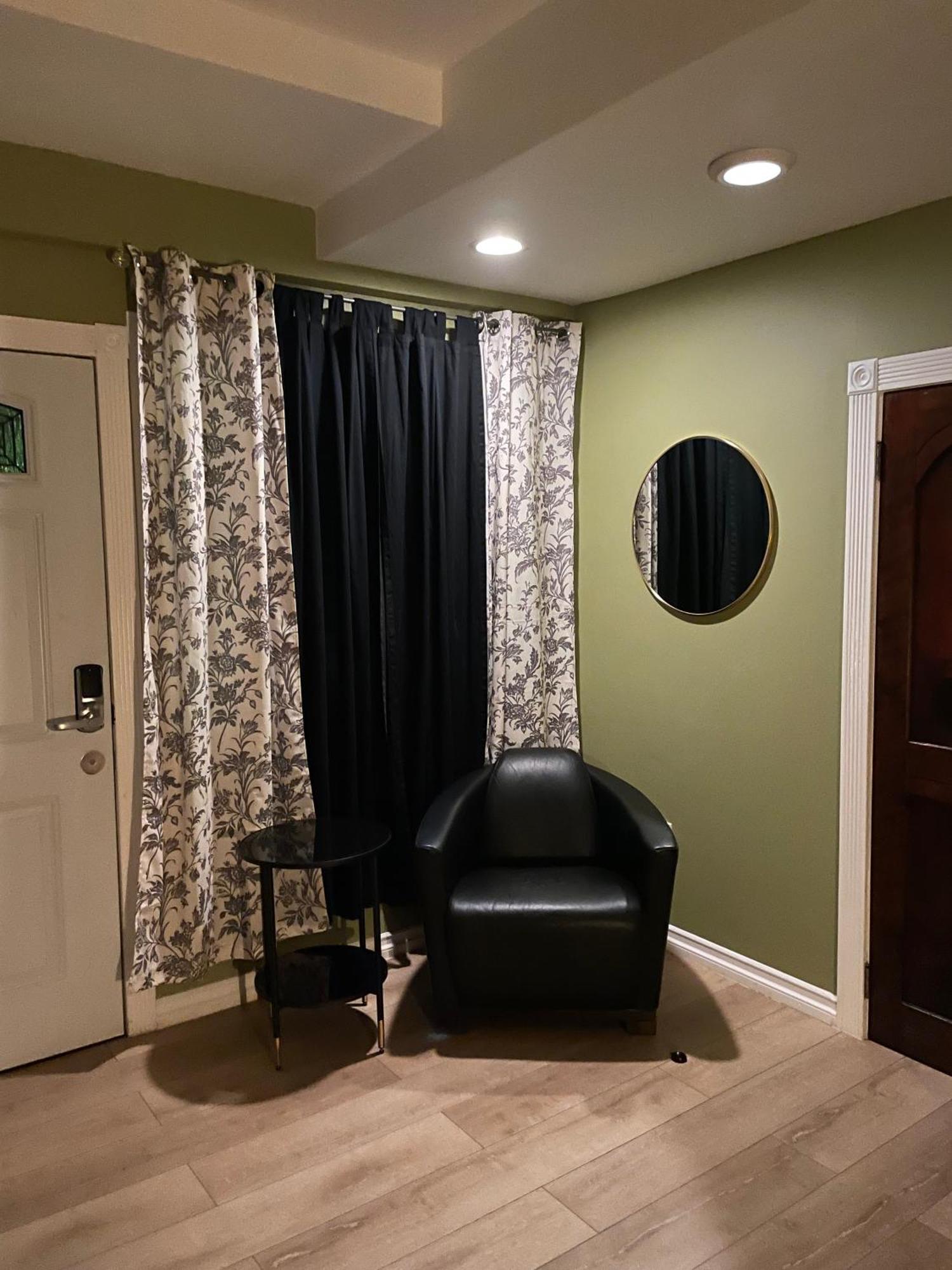 Private W/ Private Full Bathroom & Wifi & Ac & Shared Kitchen In Angeles Hospedagem domiciliar *